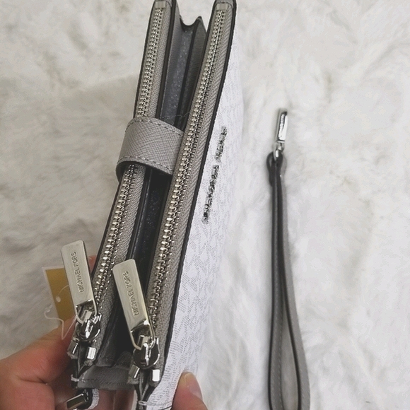 2 pcs Michael Kors Backpack + Wristlet wallet only - Picture 9 of 11